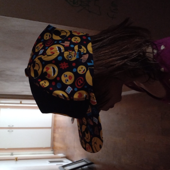 Cute emoji hat - Picture 4 of 8